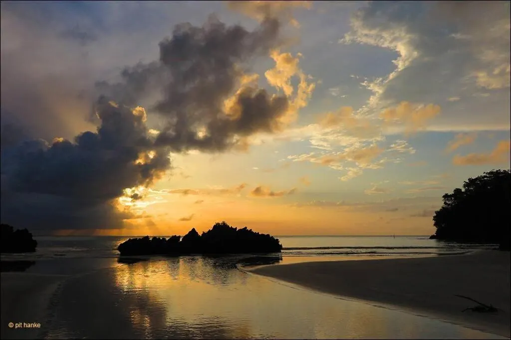 3 Bedroom First Line Beach Apt At Playa Bonita El Paraiso Building 101 拉斯特拉纳斯 0*,