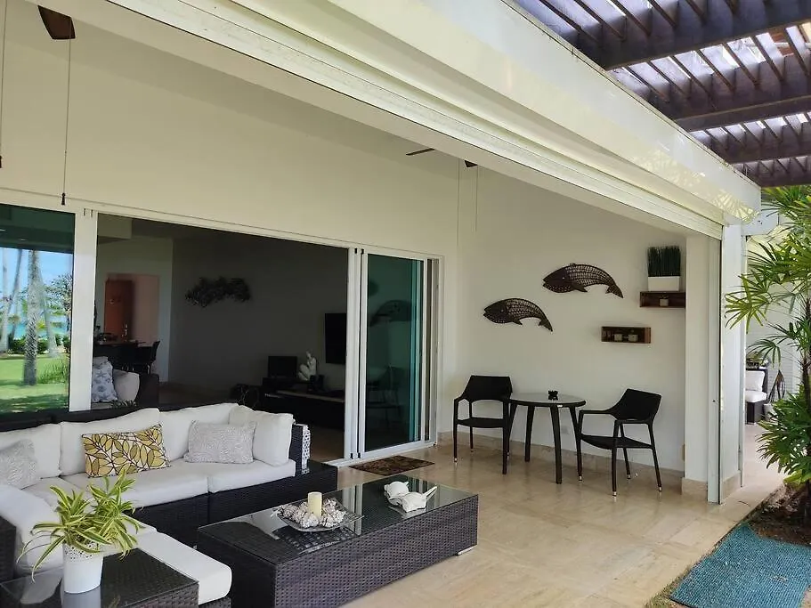 3 Bedroom First Line Beach Apt At Playa Bonita El Paraiso Building 101 拉斯特拉纳斯 公寓