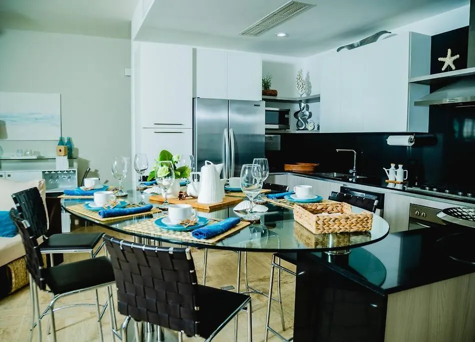 3 Bedroom First Line Beach Apt At Playa Bonita El Paraiso Building 101 拉斯特拉纳斯 0*,