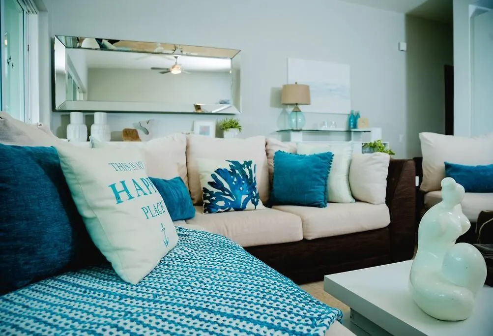 3 Bedroom First Line Beach Apt At Playa Bonita El Paraiso Building 101 拉斯特拉纳斯