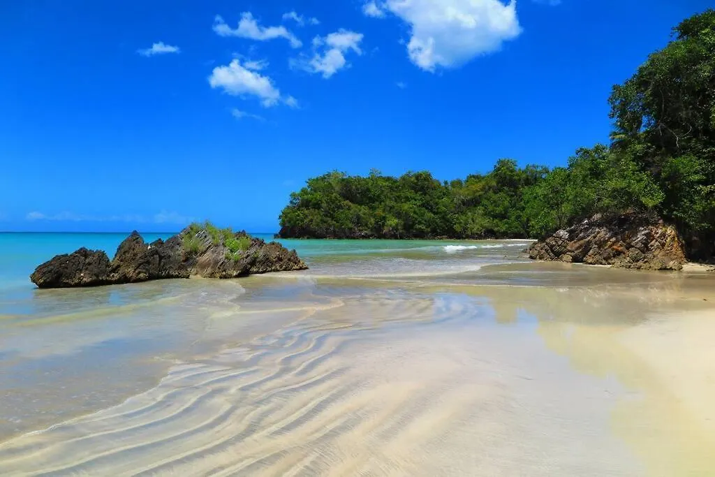 3 Bedroom First Line Beach Apt At Playa Bonita El Paraiso Building 101 拉斯特拉纳斯